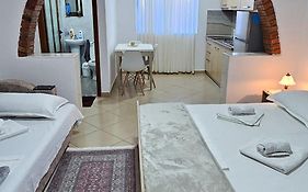 Aliaj'S Guest House